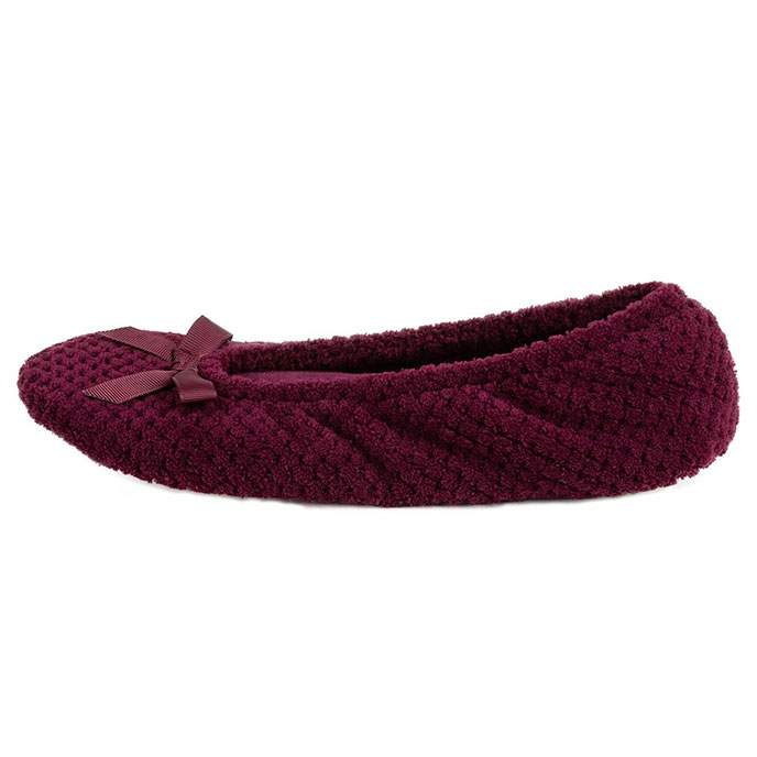 Isotoner Ladies Popcorn Ballet Slippers Burgundy