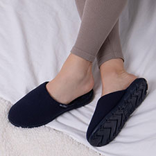 Isotoner Ladies iso-flex Waffle Mule Slippers