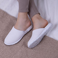 Isotoner Ladies iso-flex Waffle Mule Slippers