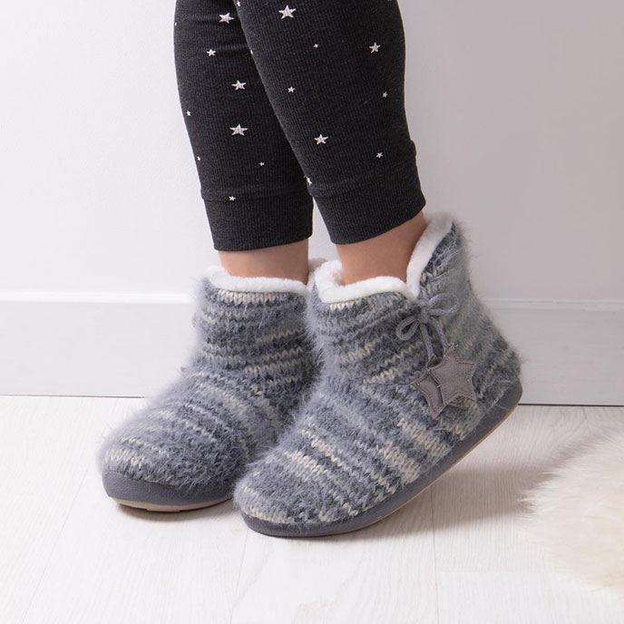 Totes Ladies Fluffy Knit Moon \u0026 Stars Boot Slippers