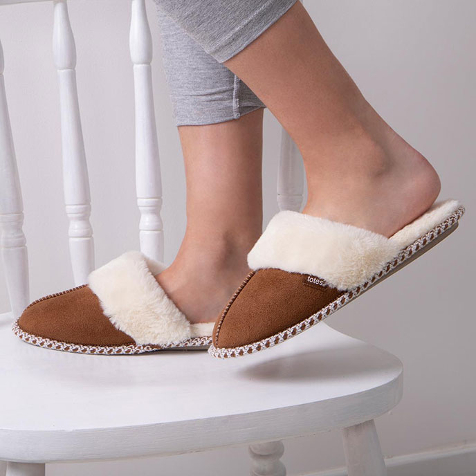 totes Ladies Suedette Mule Slipper Chestnut Extra Image 6