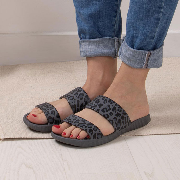 totes® SOLBOUNCE  Ladies Double Strap Slide Grey Leopard