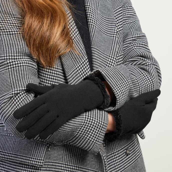 Isotoner® Ladies Thermal SmarTouch Glove With Fur Cuff Black