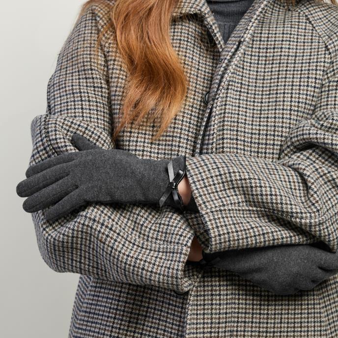 Isotoner® Ladies Thermal Glove With Bow Detail Grey