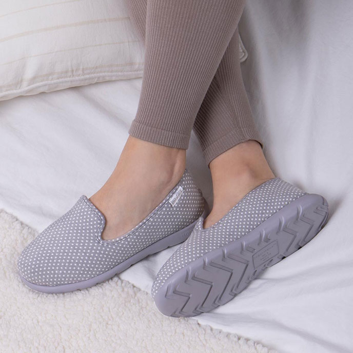 Isotoner Ladies iso-flex Spotted Fully Backed Slippers Grey Spot