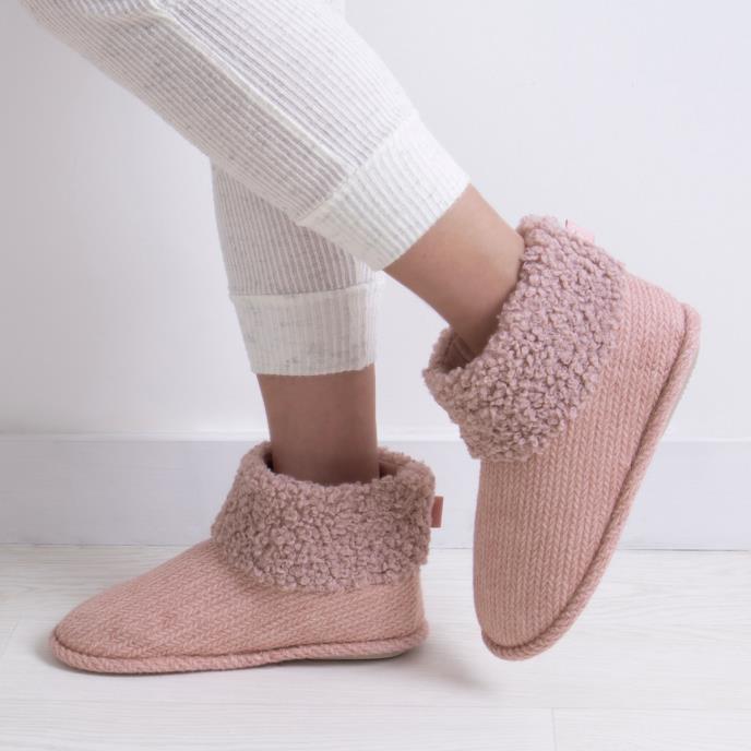 Isotoner Ladies Cable Boot Slipper Pink