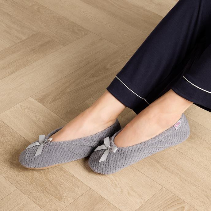 Isotoner® Ladies Popcorn Ballet Slippers Pale Grey Xtra Large (UK 7-8)