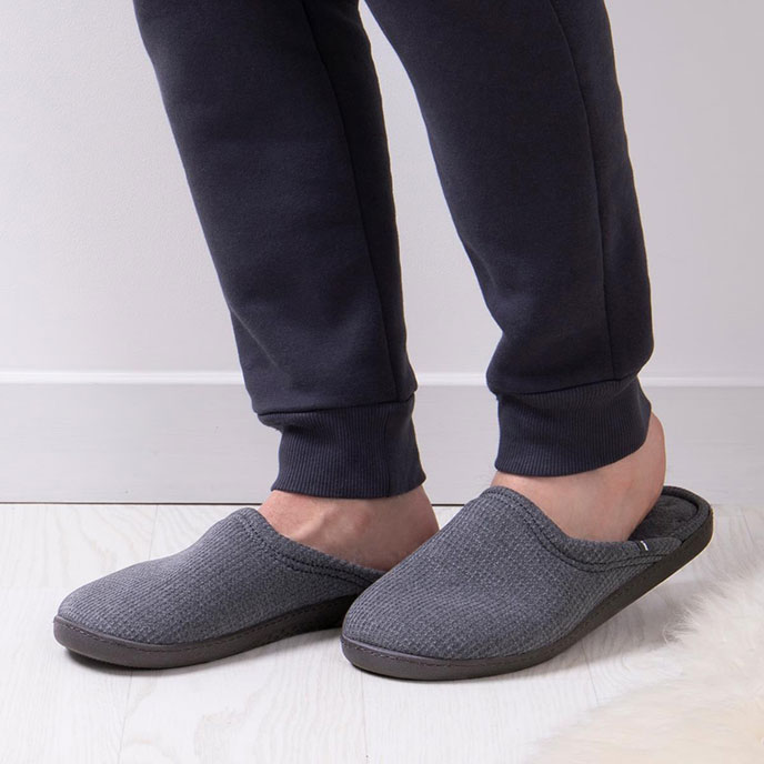 Isotoner Mens Waffle Mule Slipper Charcoal