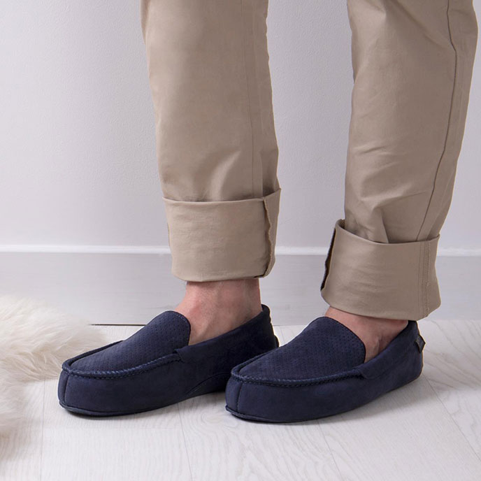 Isotoner Mens Airtex Suedette Moccasin Slippers Navy