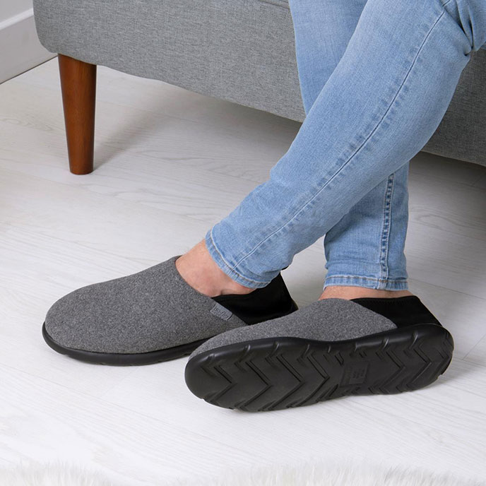 Isotoner Mens Iso-Flex Felt Full Back Slipper Grey / Black