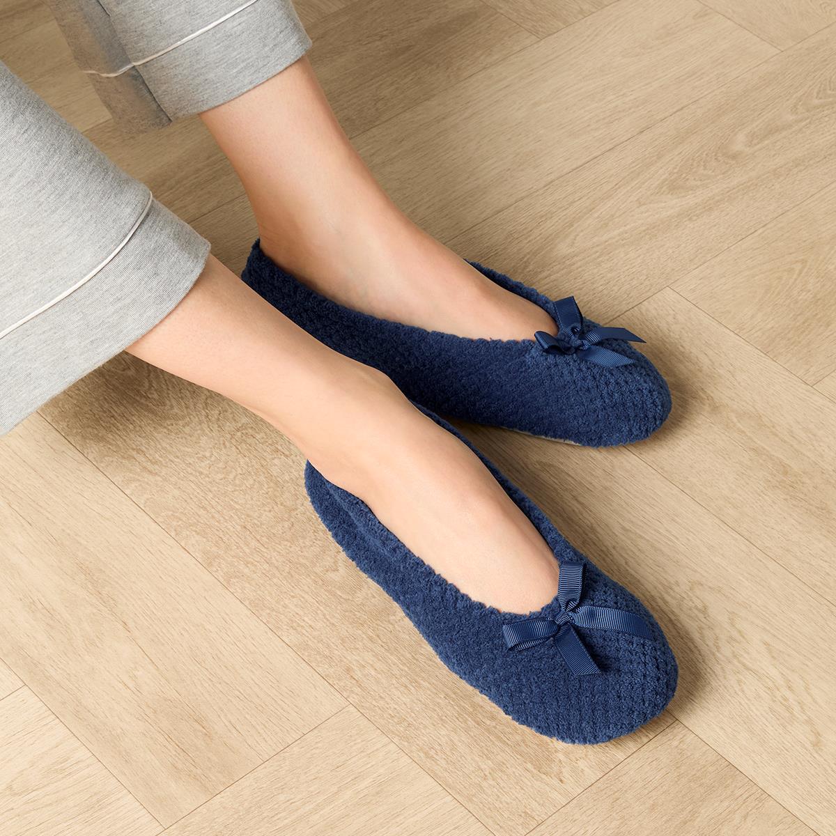 Isotoner Ladies Popcorn Ballet Slippers totes ISOTONER